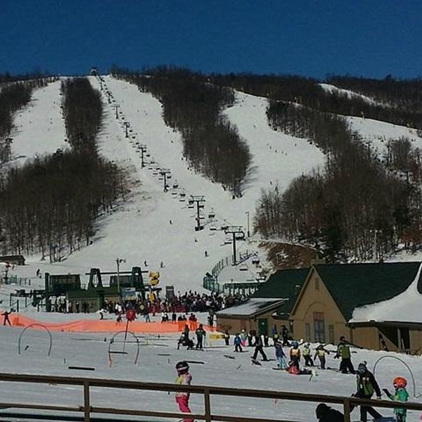 Whitetail Resort is a nearby destination for outdoor recreation, offering skiing, snowboarding, and golfing, depending on the season. 