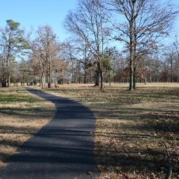 Visitors can explore the battlefield via a self-guided walking tour along the Battlefield Trail, marked with interpretive signs that explain key events. 