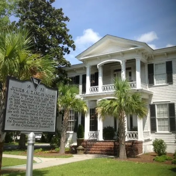 Built in the early 20th century, the Julian Dargan House is a well-preserved example of Southern architecture, reflecting the grandeur of the era. 