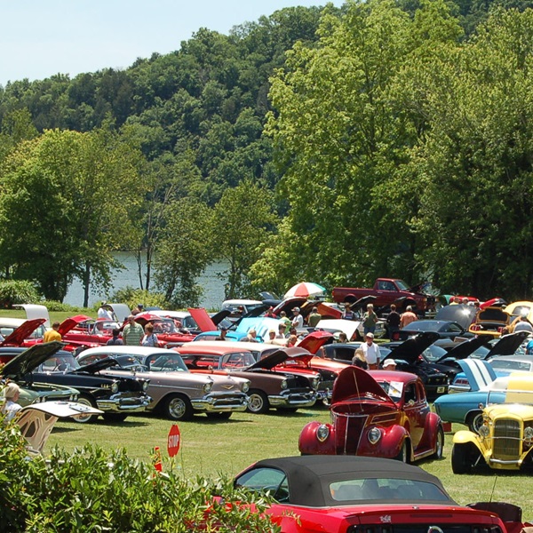Throughout the year, Granville hosts festivals and events that celebrate the town's heritage and culture, events like the Granville Heritage Day, Bluegrass Festival, and Christmas in Granville. 