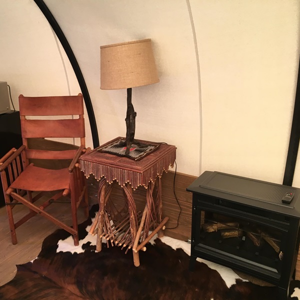 The resort provides communal bathrooms and showers, along with a picnic area, fire pits, and a communal kitchen. 
